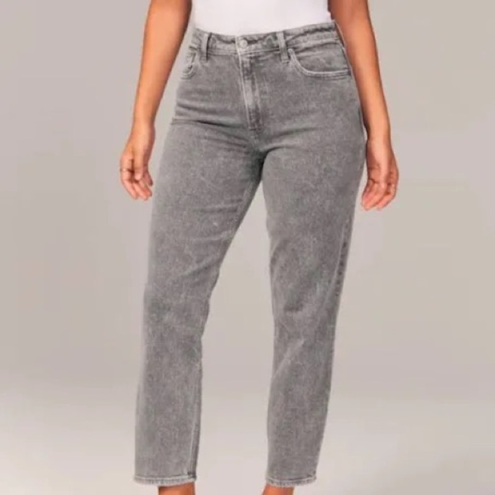 Abercrombie & Fitch | High Rise Mom Jean, Curve Love | Size 14/32
